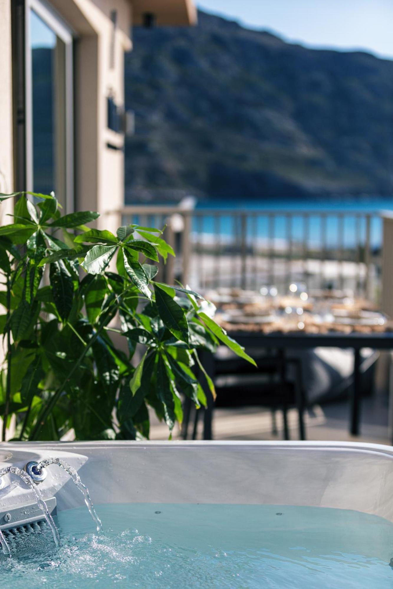 Ririka Beach Living, New Feel-At-Home Luxury Suites Plakiász Kültér fotó
